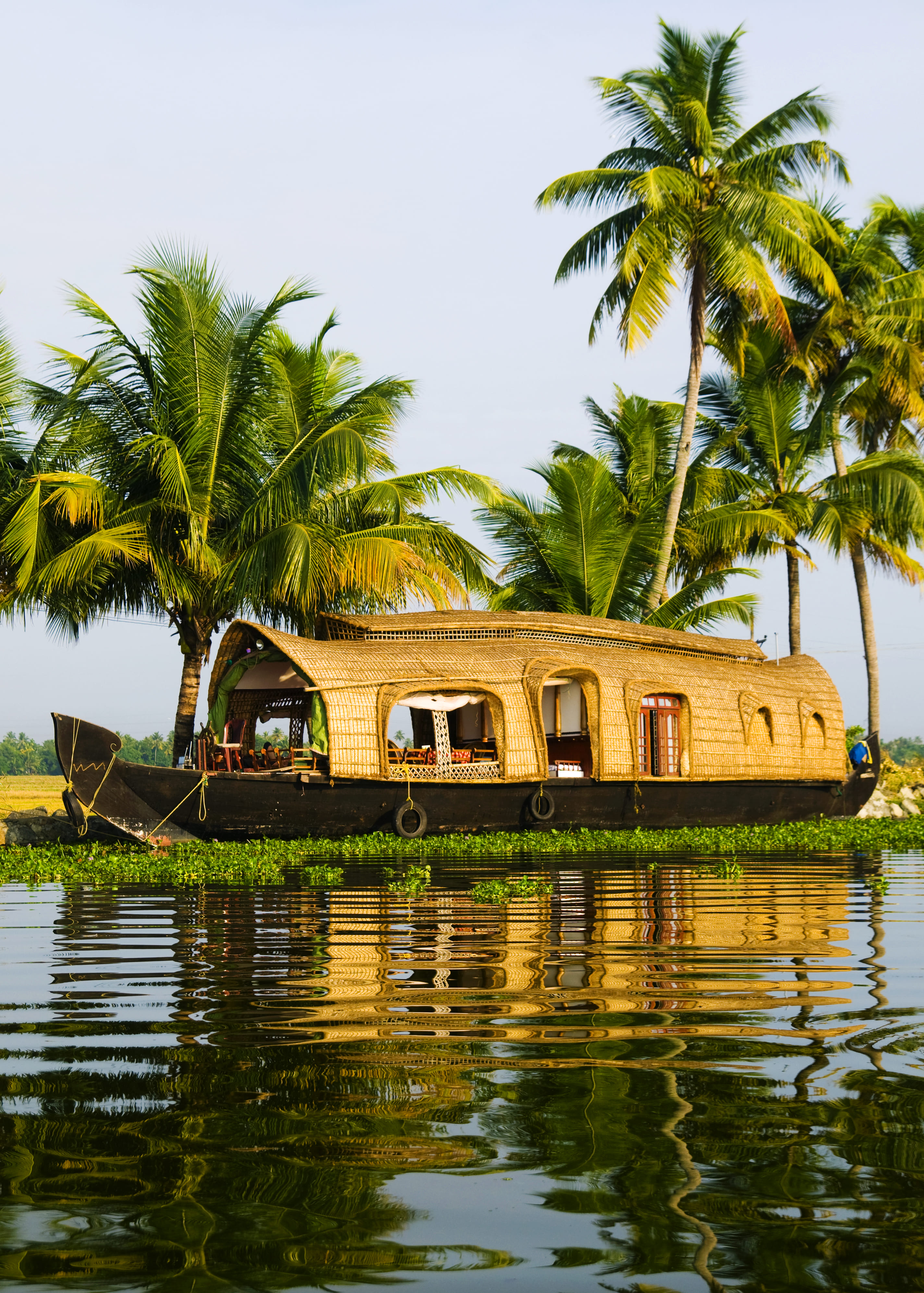 Kerala backwaters tour package with houseboat scenery